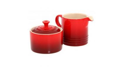 LE CREUSET SUIKER EN MELKPOT KERSENROOD